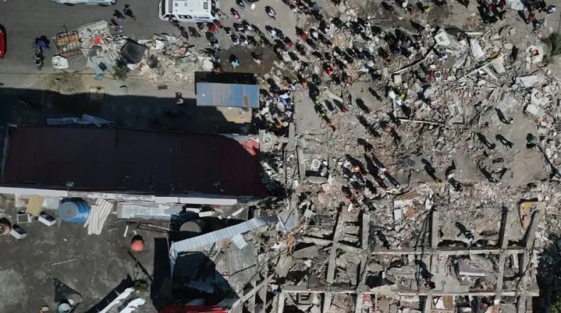 Aerial view of collapsed buildings and neighbors searching the rubble after the earthquake in Chocó, Colombia